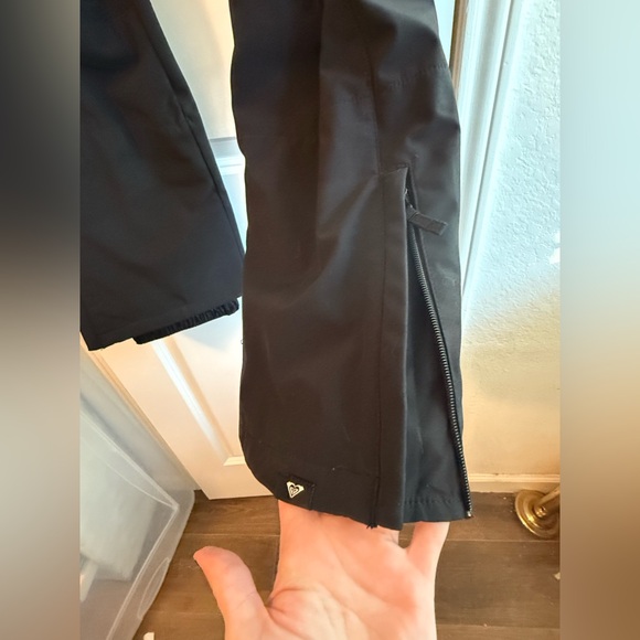 Black Snow/Ski pants, ROXY brand, small, pocket zippers, leg zippers, like new - Picture 2 of 6